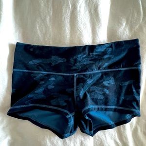 Lululemon mid rise wonder under shorts